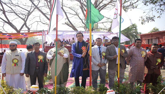 ‘শিক্ষকদের যোগ্য মর্যাদা দিয়েছেন প্রধানমন্ত্রী’ 